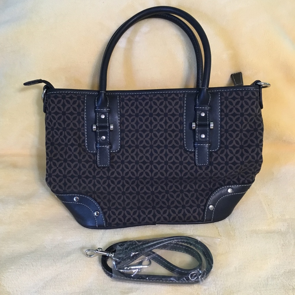 ✨HOST PICK✨ NWOT Relic purse